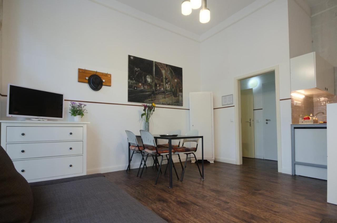 Altbauwohnung Mit 3 Badern Berlin Bagian luar foto